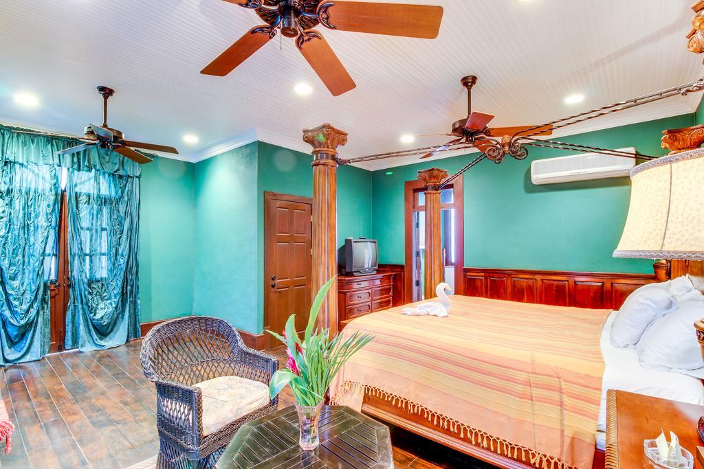 Family Suite @ Mahogany Hall 圣伊格纳西奥 外观 照片