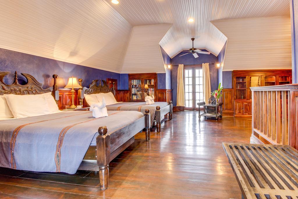 Family Suite @ Mahogany Hall 圣伊格纳西奥 外观 照片